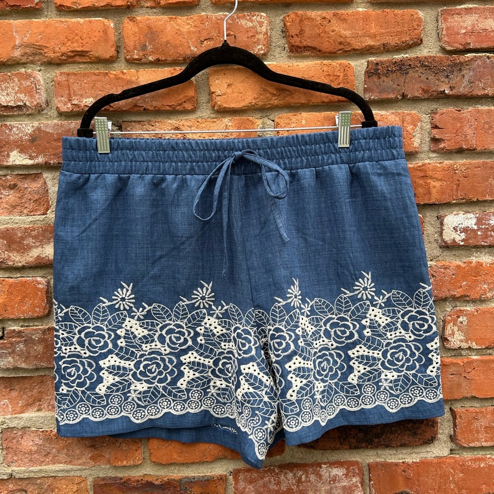Wren New York Chambray Denim Blue Floral Embroidered Shorts XL Pull On
